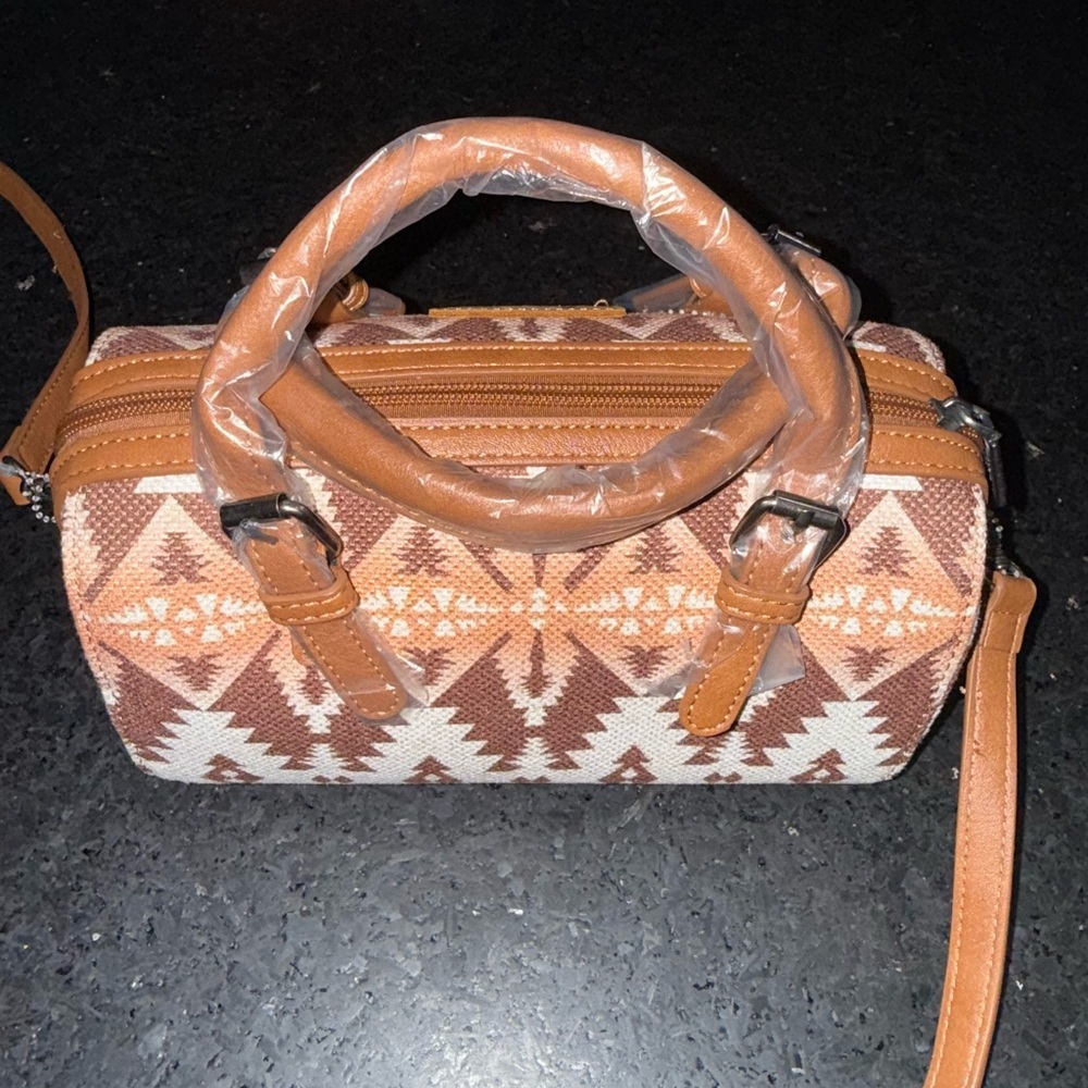 NEW WRANGLER AZTEC SOUTHWEST PRINT BARREL HANDBAG DETACHABLE CROSSBODY STRAP - Picture 3 of 12